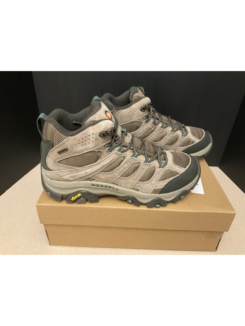 New! Mens Merrell MOAB 3 Mid Waterproof Boulder Hiking Boots. Size 10.5M. Nice!